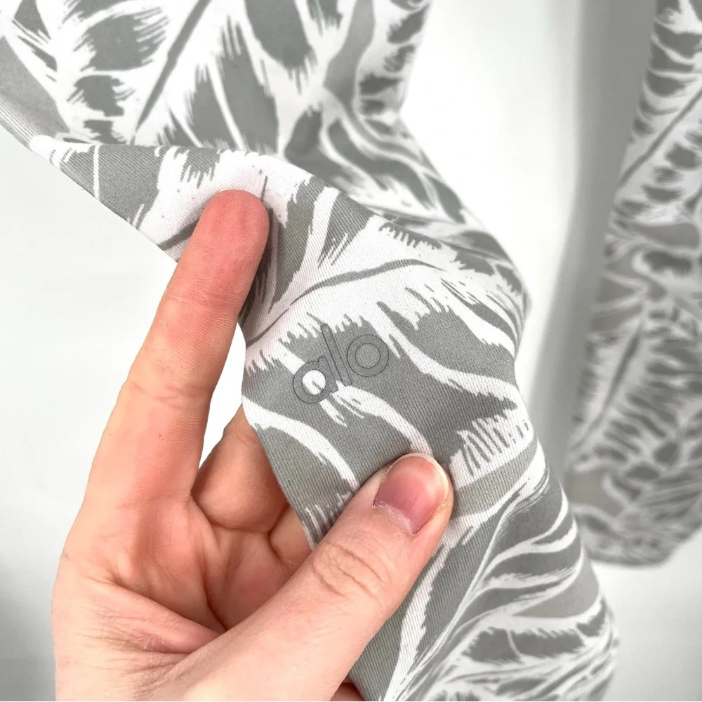 ALO YOGA High Waist Airbrush Leggings 7/8‎ Palm Leaf Print Grey S Athletic Pants